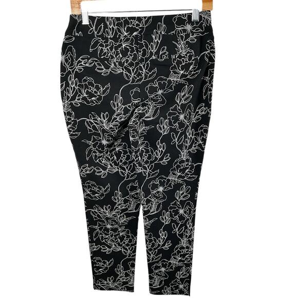 Chico's Brigitte Basic Slit Ankle Pants Front Pockets Size 4 Regular Stretchy - Picture 3 of 9